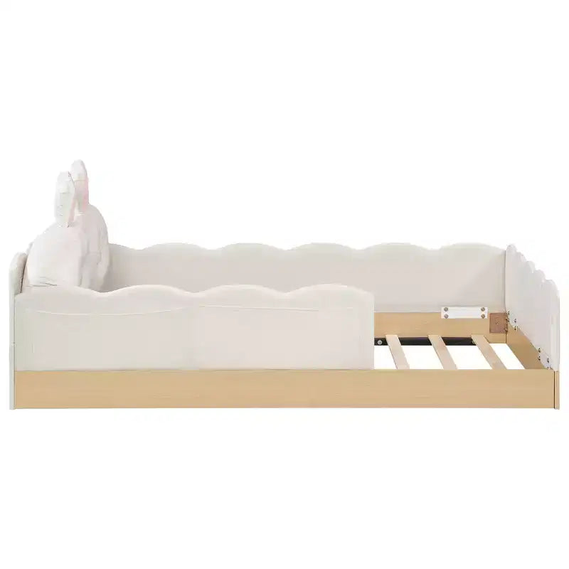 Letto a piattaforma singolo con cuscini