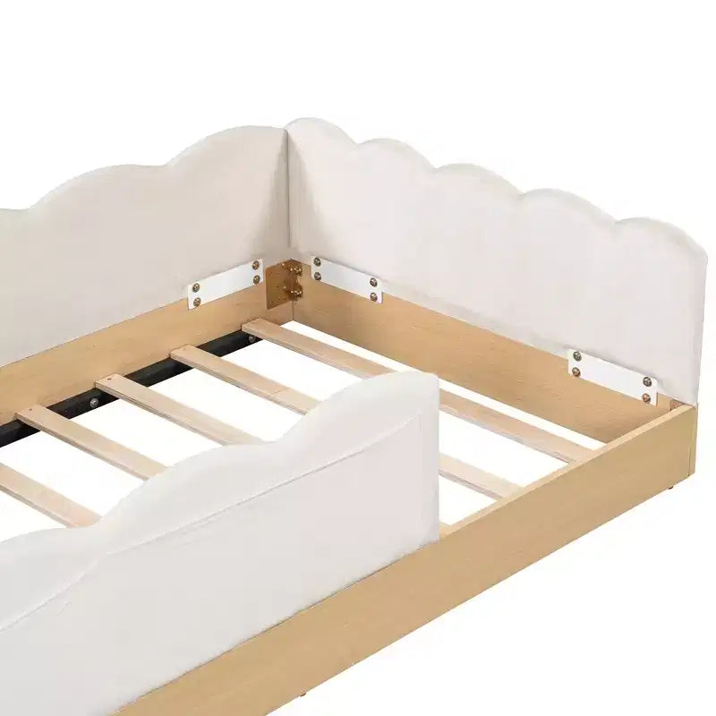 Letto a piattaforma singolo con cuscini