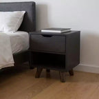 Comodino a un cassetto in legno nero 19
