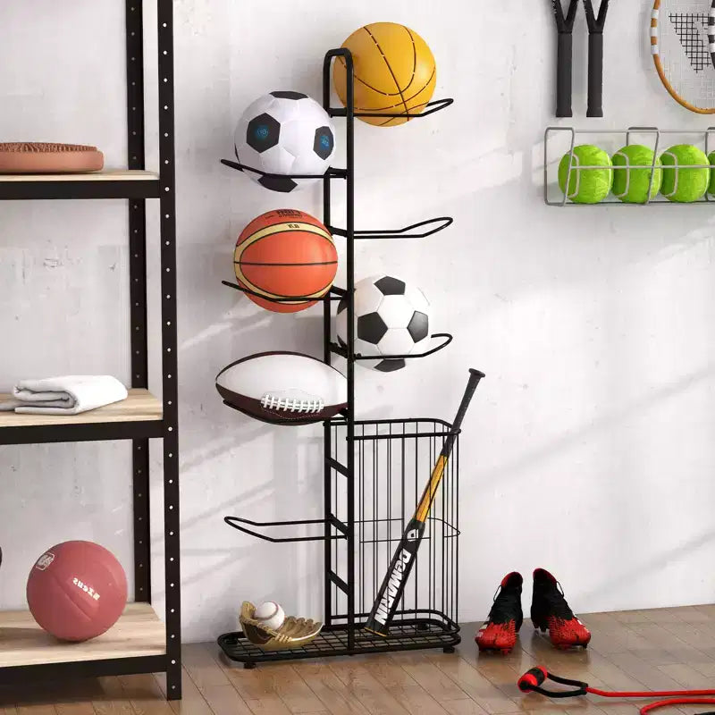 Organizzatore di palloni a 7 livelli con 7 aste appendiabiti rimovibili, cestino laterale e piedini regolabili per garage, palestra, casa