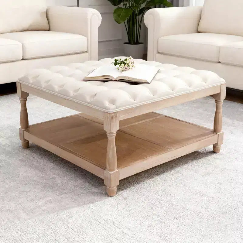 33 Tavolino da caffè ottomano grande quadrato, rivestito in lino capitonné, ripiano portaoggetti, gambe solide, beige
