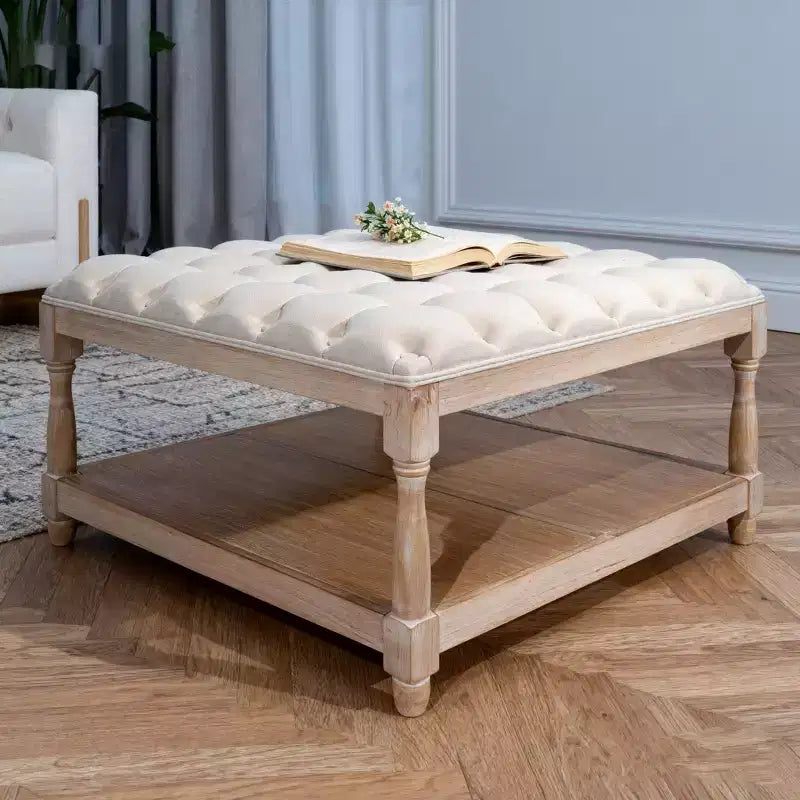 33 Tavolino da caffè ottomano grande quadrato, rivestito in lino capitonné, ripiano portaoggetti, gambe solide, beige